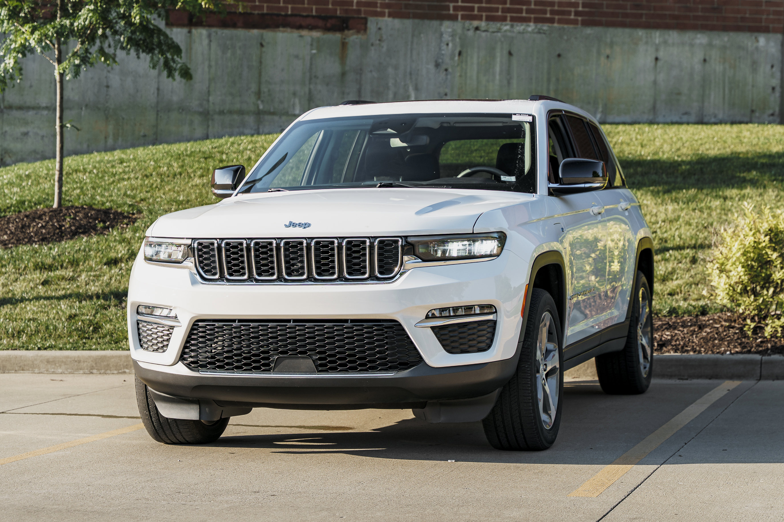 Used 2023 Jeep Grand Cherokee 4WD 4xe image 7