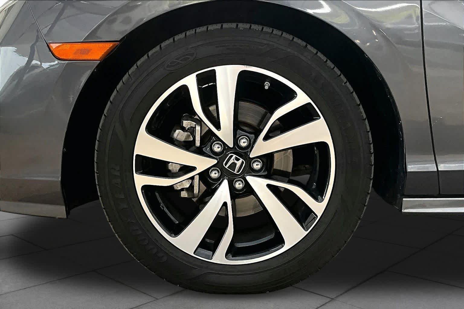 Used 2018 Honda Odyssey Elite image 11