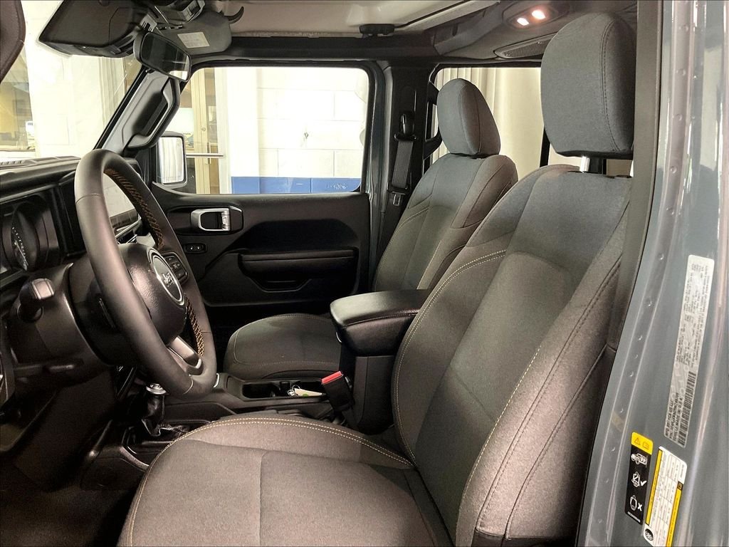 Used 2024 Jeep Wrangler Unlimited w/ Convenience Group AWD/4WD image 10