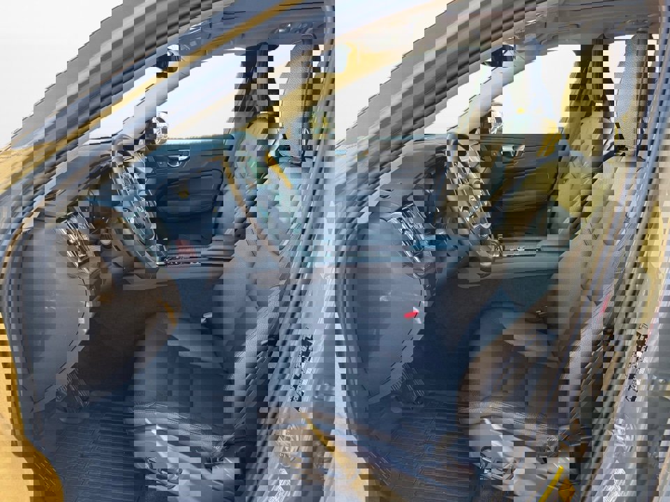 Certified 2024 Volvo XC60 B5 Plus w/ Climate Package image 9