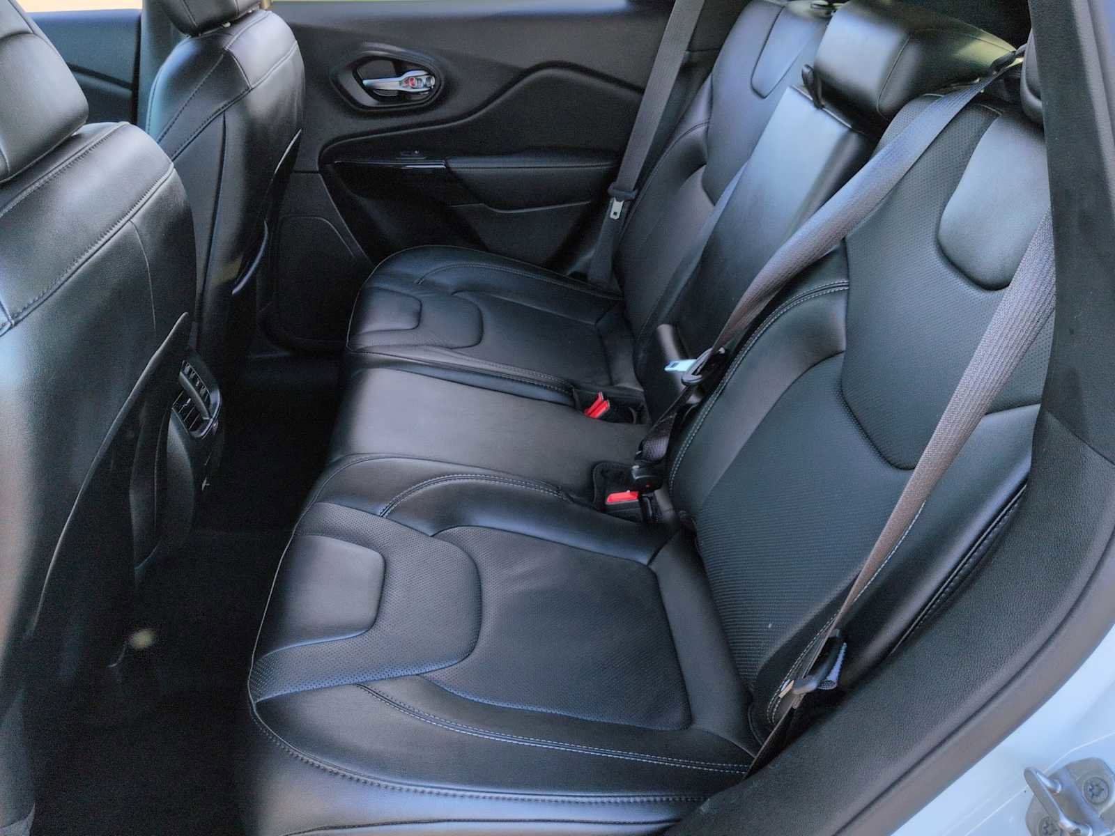 Used 2023 Jeep Cherokee Altitude Lux image 20