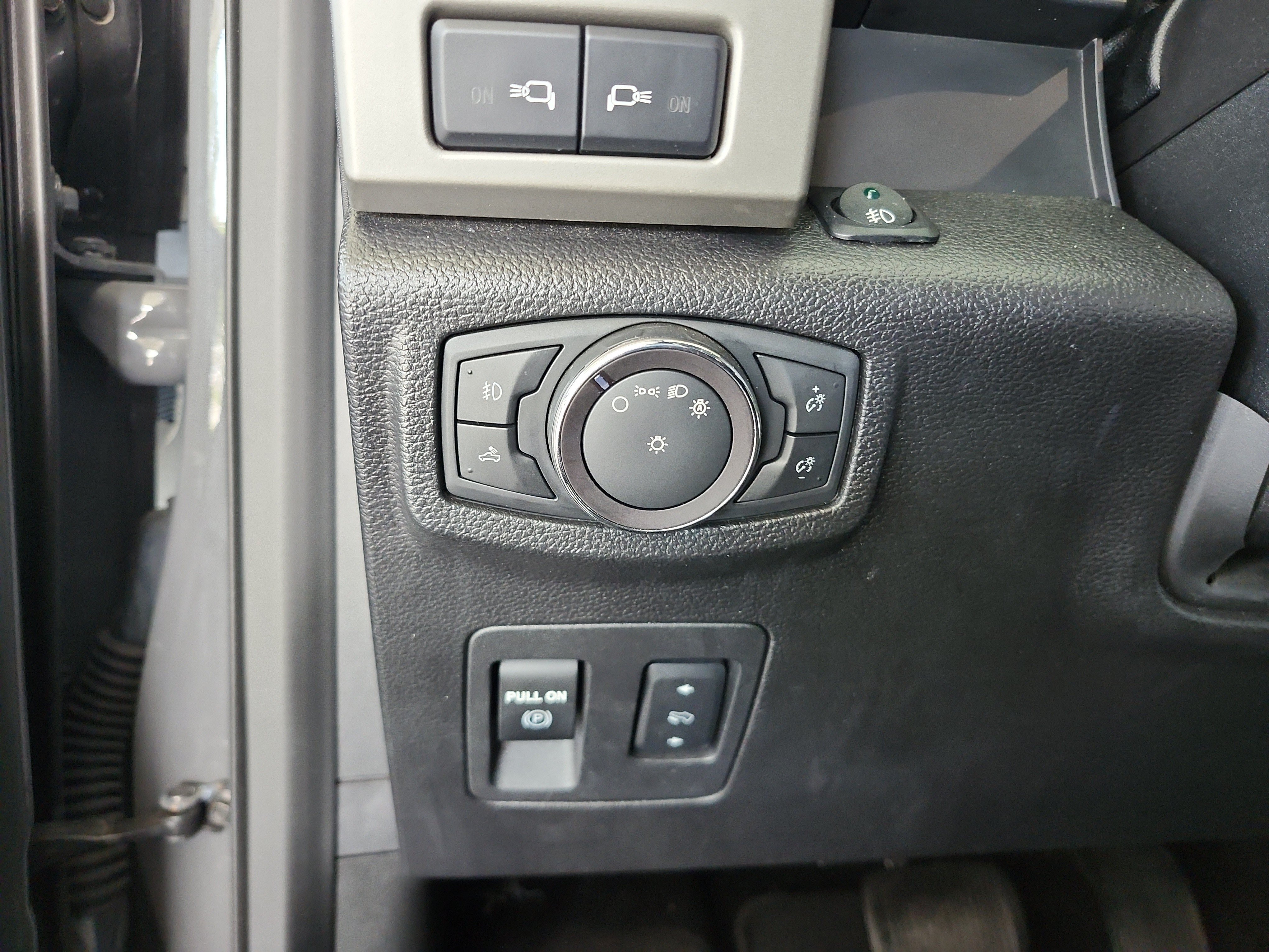 Used 2018 Ford F150 Lariat w/ Equipment Group 502A Luxury AWD/4WD image 14