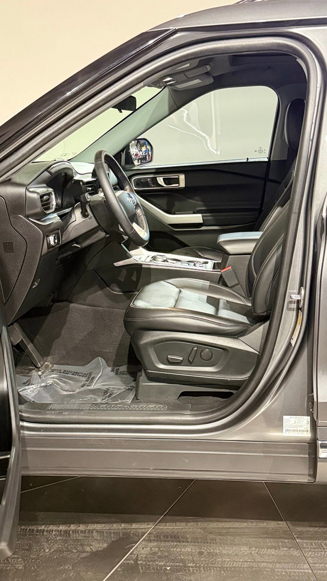 Used 2023 Ford Explorer XLT w/ Equipment Group 202A image 48