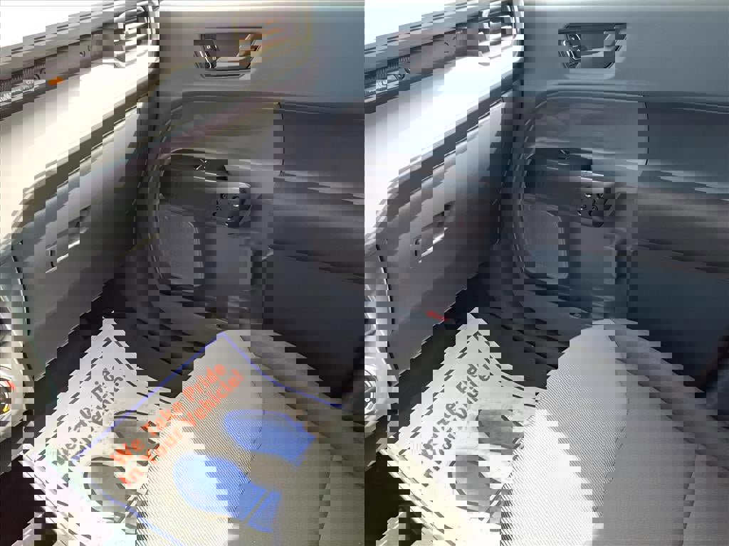 Used 2022 Ford Maverick XL image 21