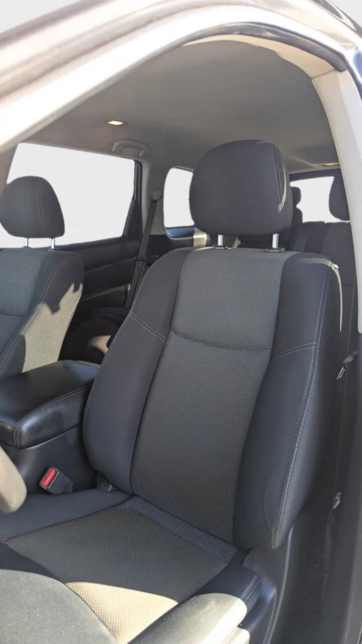 Used 2019 Nissan Pathfinder SV image 12