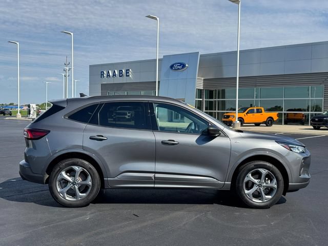 Used 2024 Ford Escape ST-Line w/ Tech Pack #1 AWD/4WD image 8