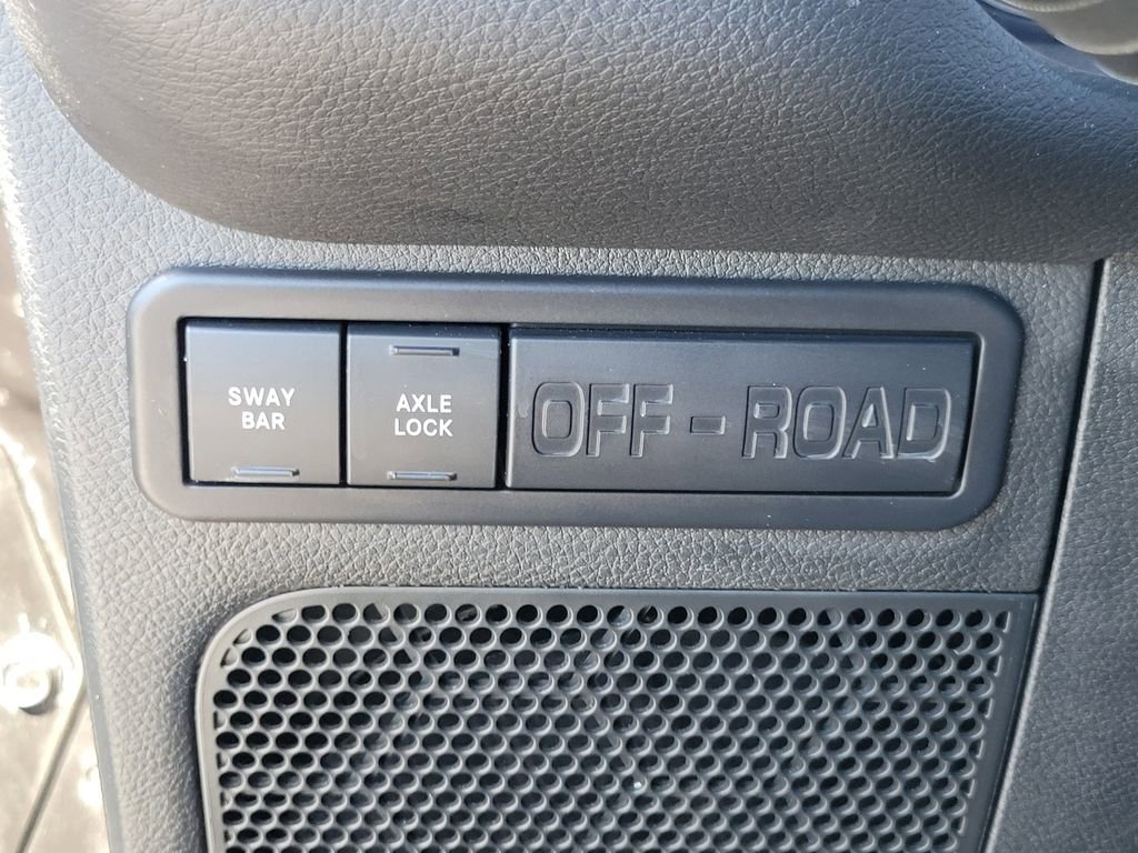 Used 2016 Jeep Wrangler Unlimited Rubicon w/ Connectivity Group image 11