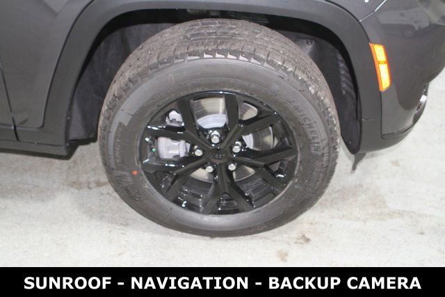 New 2025 Jeep Grand Cherokee L Altitude image 6