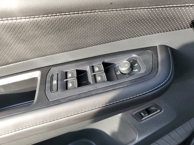 Certified 2025 Volkswagen Atlas SEL Premium R-Line image 30