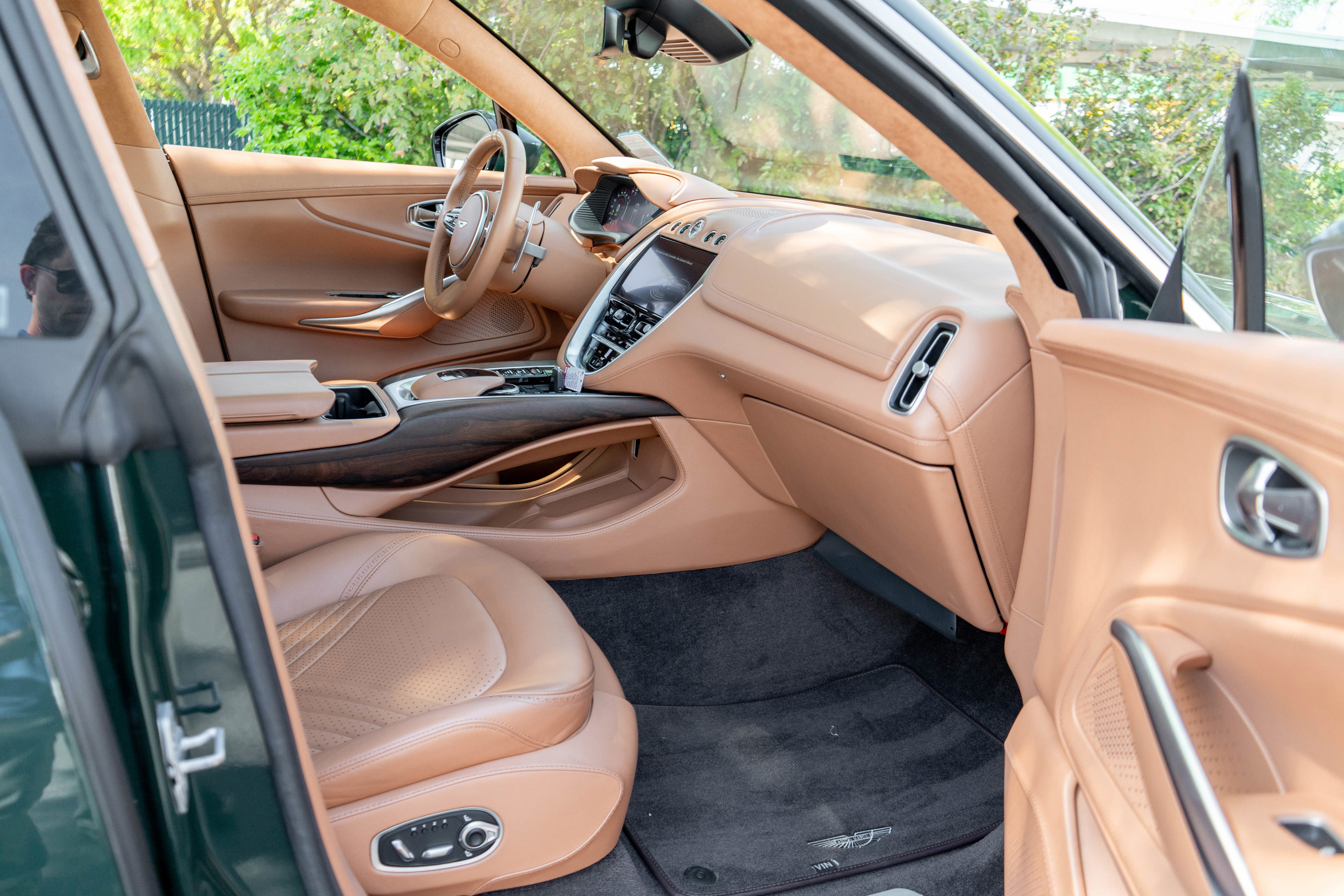 Used 2021 Aston Martin DBX AWD/4WD image 32