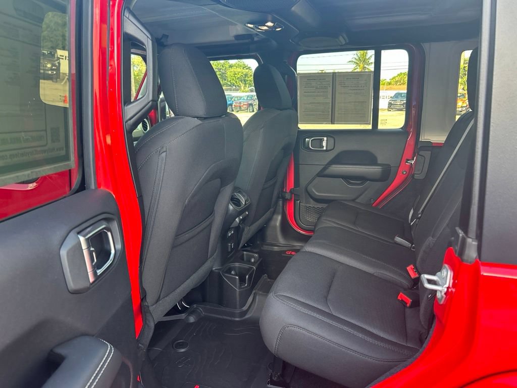 Used 2023 Jeep Wrangler Unlimited Sahara AWD/4WD image 32