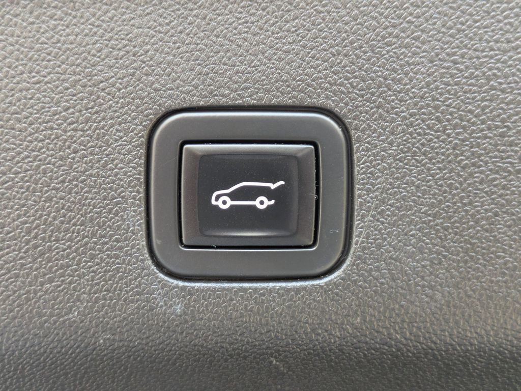 Used 2021 Cadillac Escalade ESV Premium Luxury w/ LPO, Radiant Package image 15