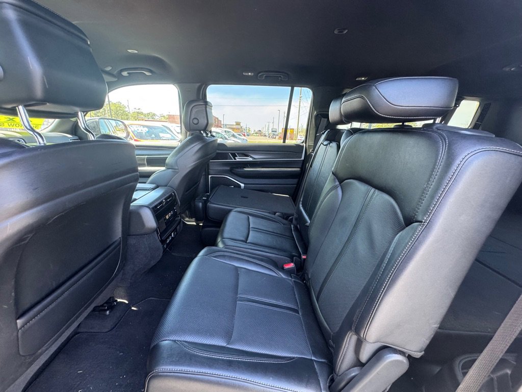 Used 2024 Jeep Wagoneer L Series II w/ Flexible Seating Group image 11