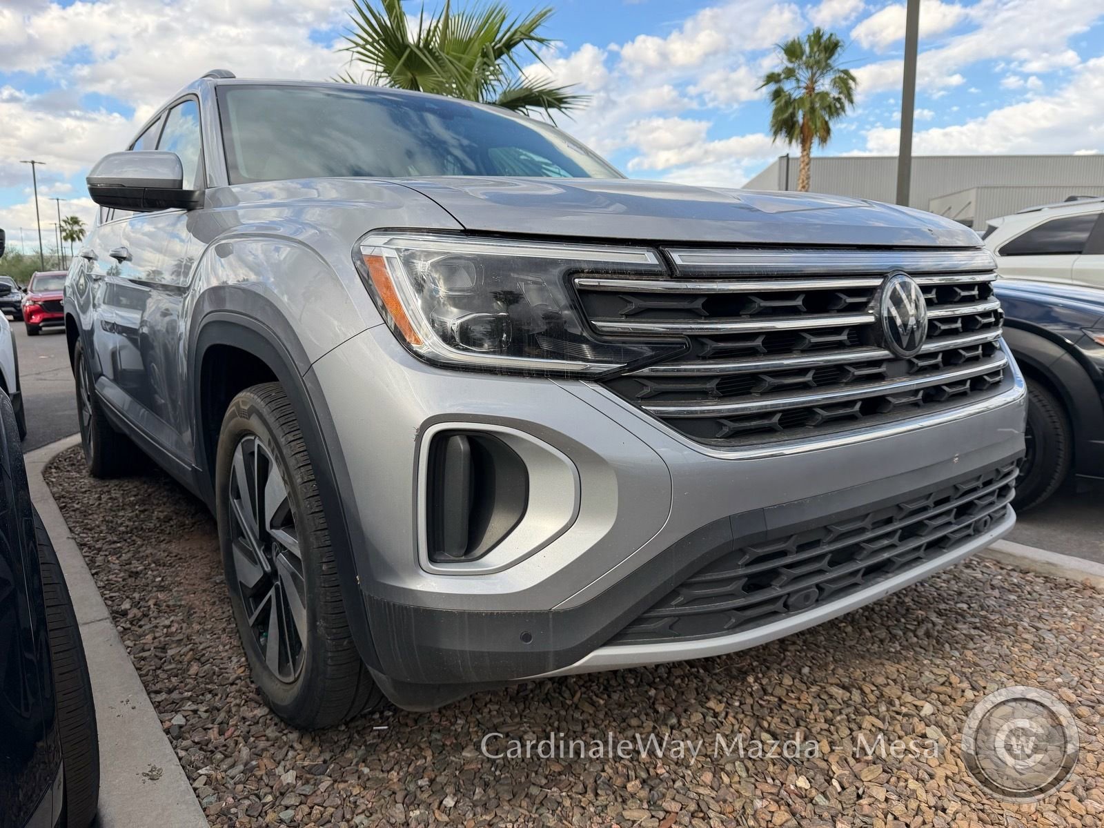 Used 2024 Volkswagen Atlas SE FWD image 2