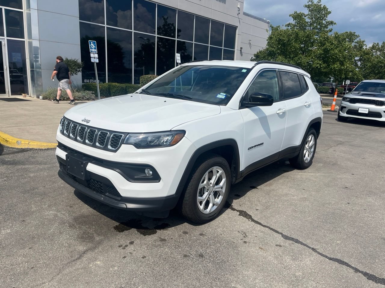Used 2024 Jeep Compass Latitude AWD/4WD image 7