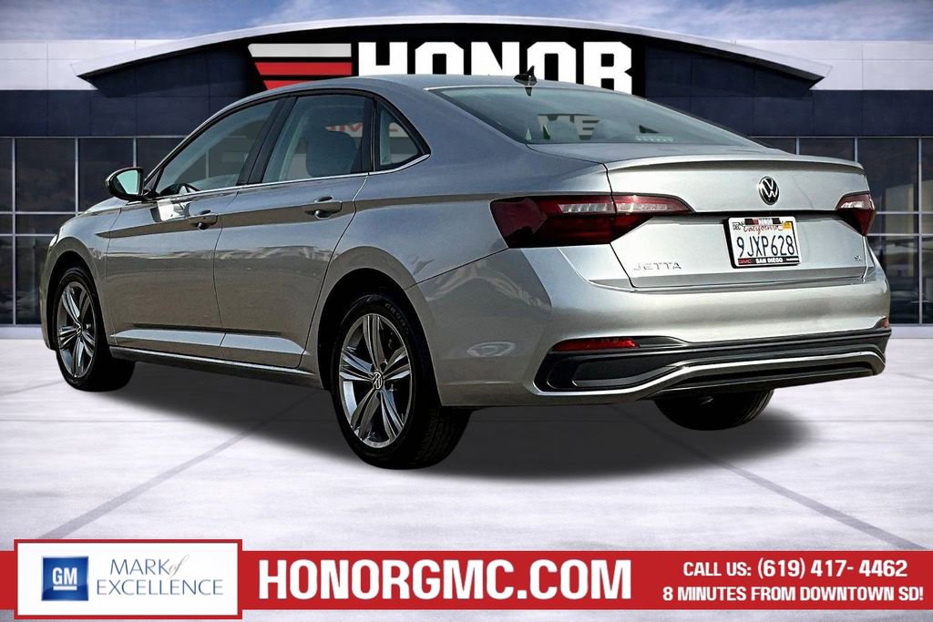 Used 2024 Volkswagen Jetta SE image 4