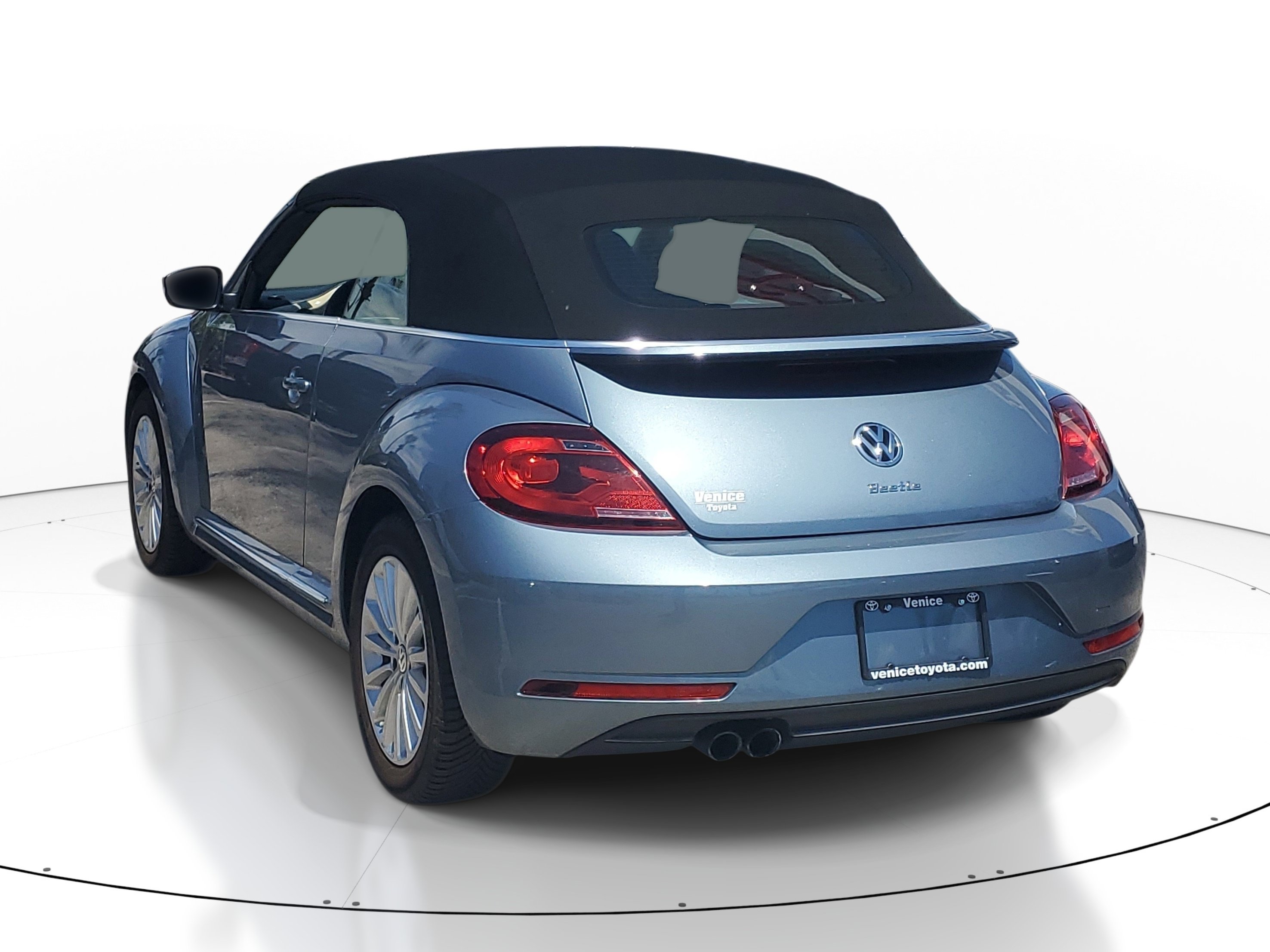 Used 2019 Volkswagen Beetle 2.0T SE FWD image 4