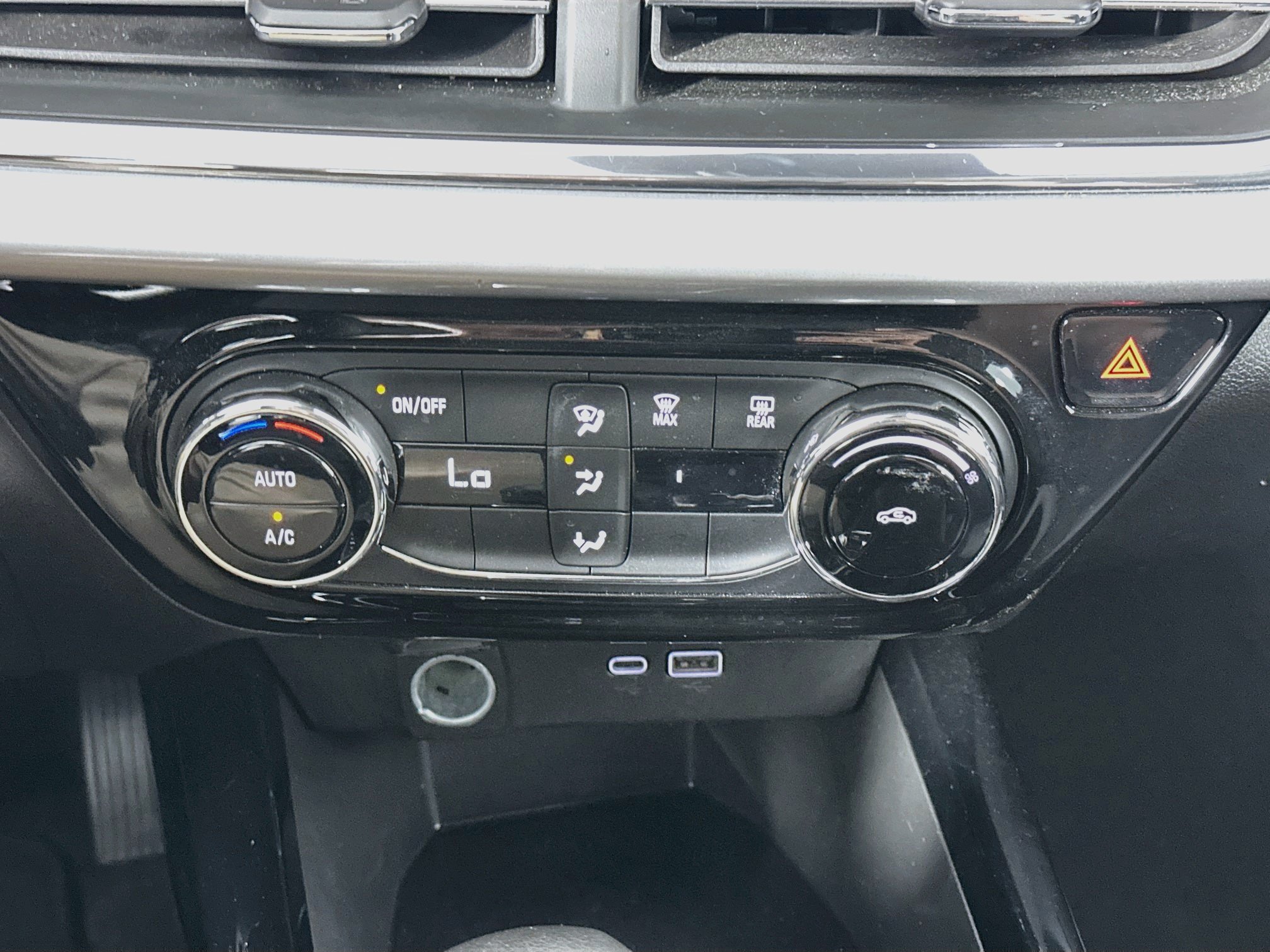 Used 2025 Chevrolet Trax LT FWD image 23