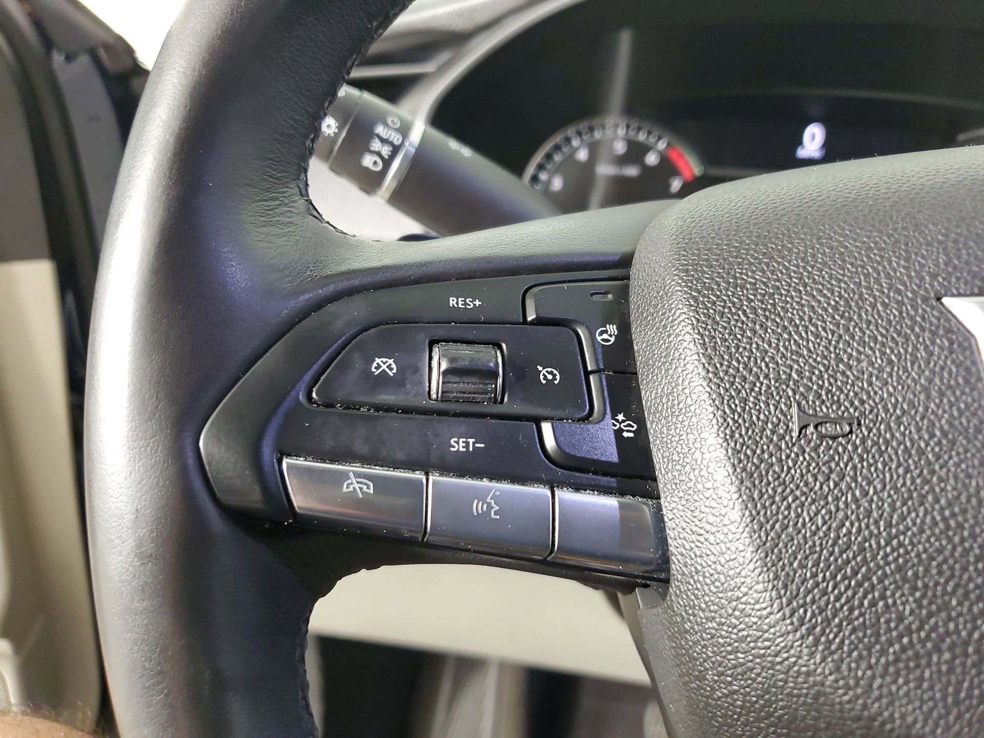 Used 2020 Cadillac XT4 Premium Luxury image 32