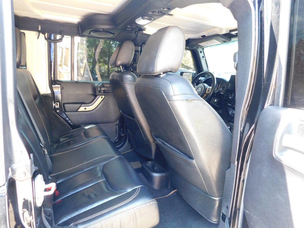 Used 2014 Jeep Wrangler Unlimited Sahara image 24