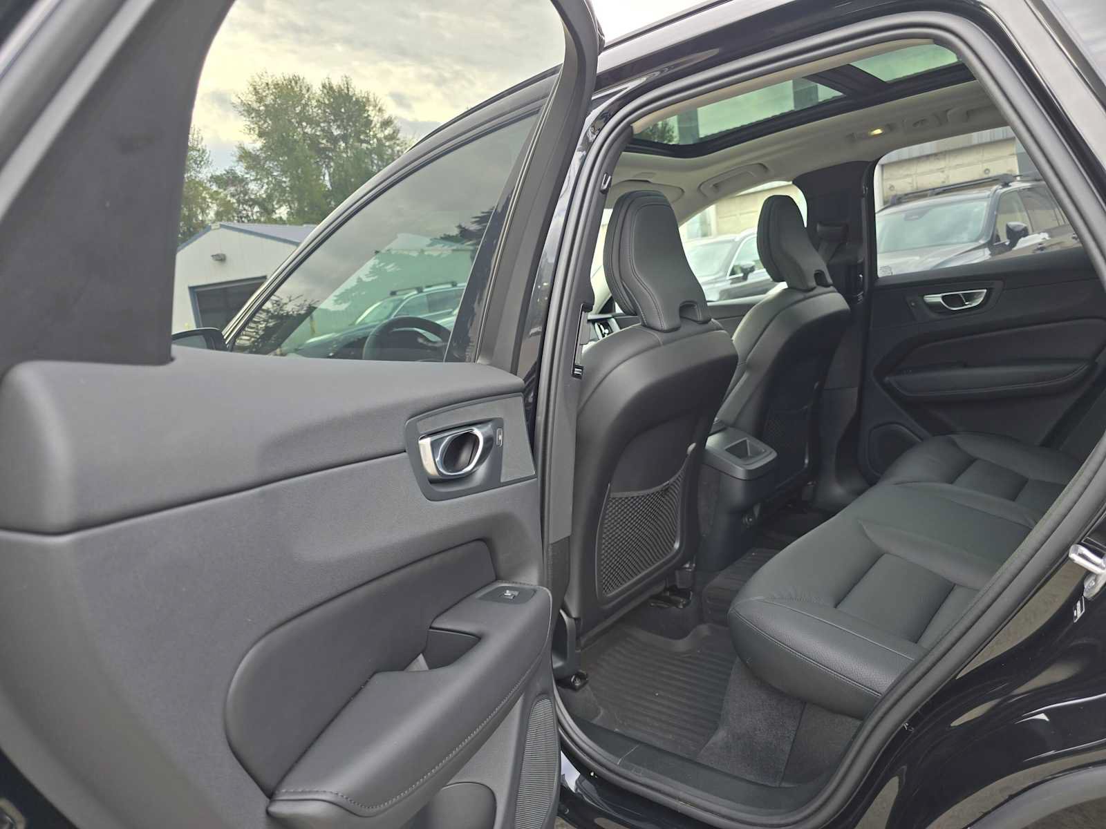 Used 2025 Volvo XC60 B5 Plus AWD/4WD image 16