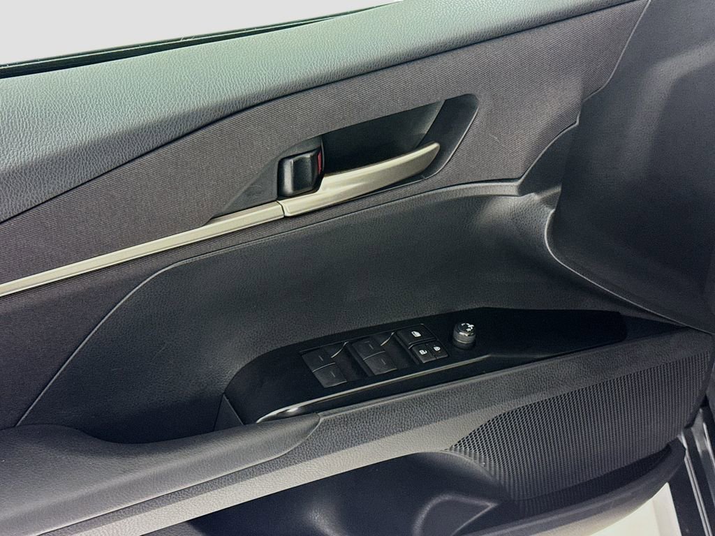 Used 2025 Toyota Camry LE image 19