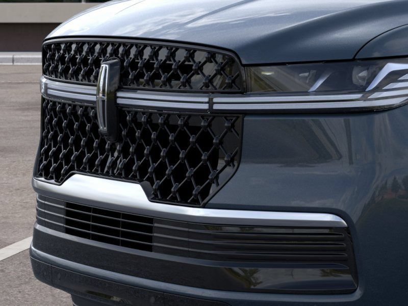 New 2026 Lincoln Navigator Reserve w/ Jet Appearance Package AWD/4WD image 17