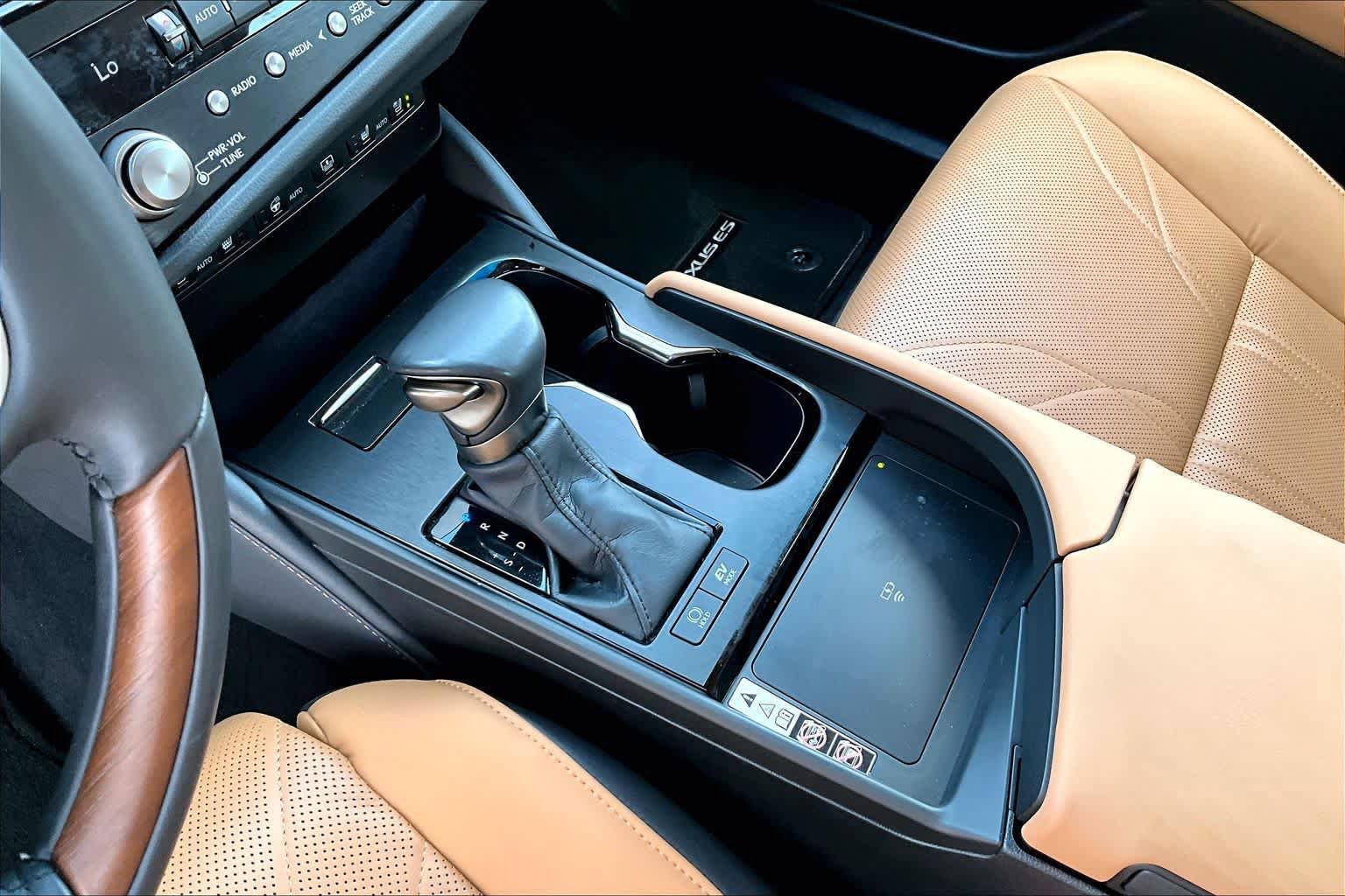 Used 2023 Lexus ES 300h Ultra Luxury w/ Accessory Package (Z1) FWD image 17