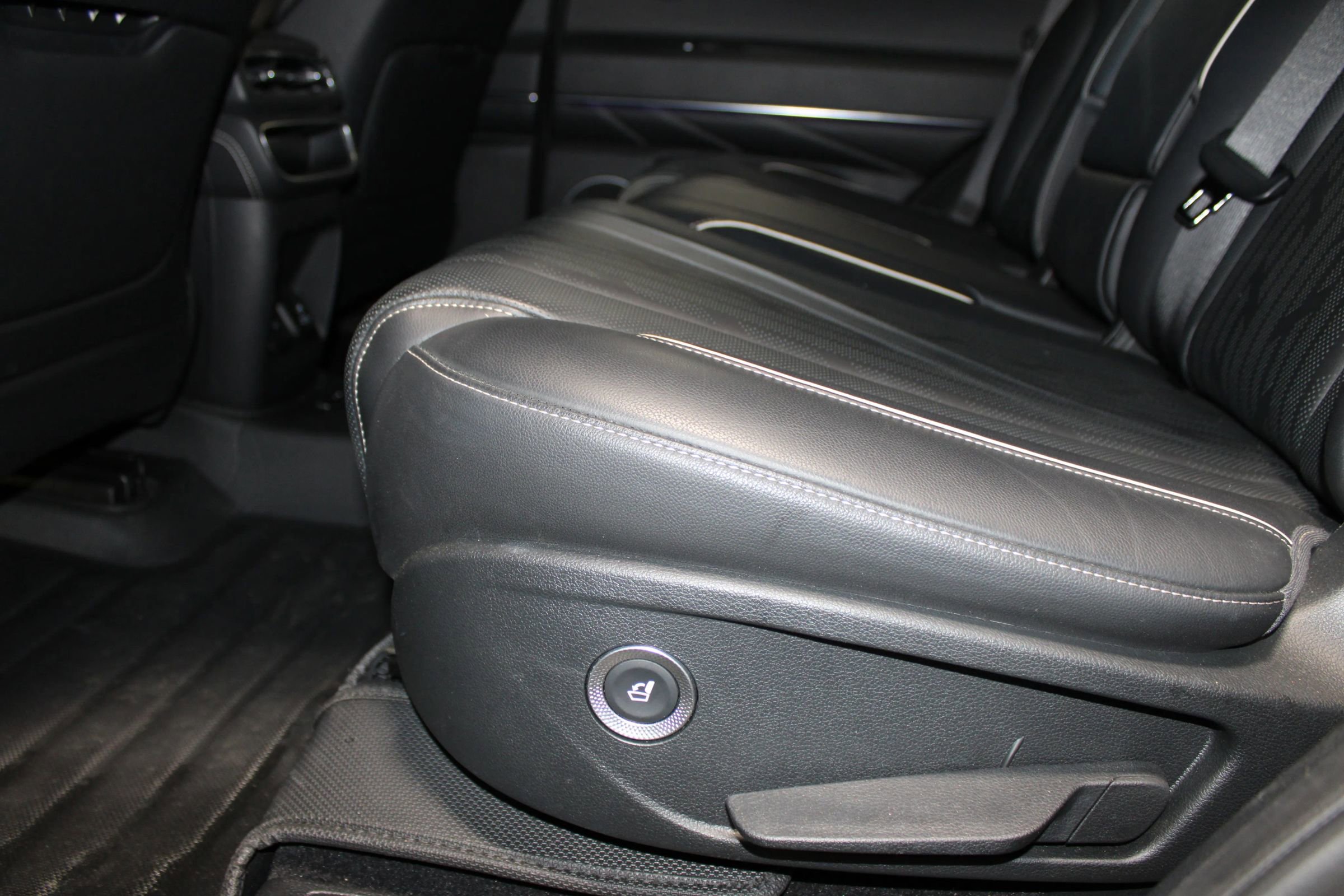 Used 2023 Genesis GV80 2.5T w/ Advanced Package AWD/4WD image 41