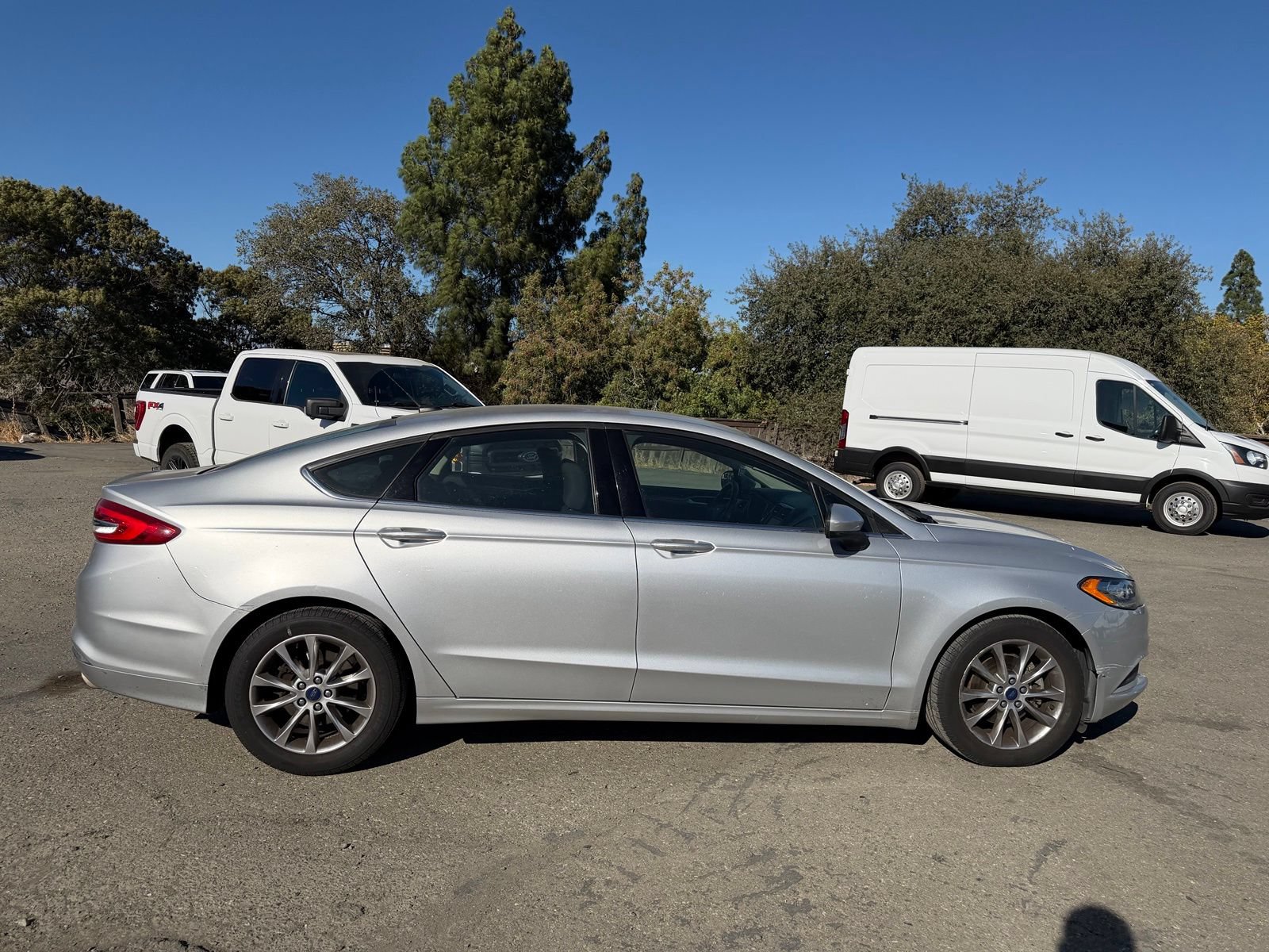 Used 2017 Ford Fusion SE w/ Fusion SE Technology Package FWD image 6