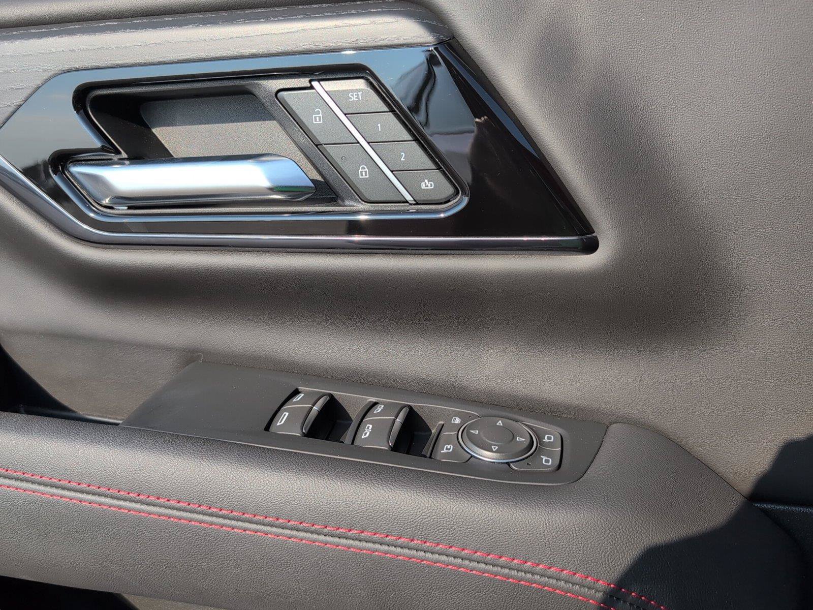 Certified 2025 GMC Yukon AT4 Ultimate AWD/4WD image 16