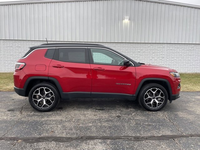 Used 2025 Jeep Compass Limited image 16