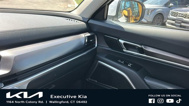 Certified 2023 Kia Telluride S w/ S Sunroof Package AWD/4WD image 21