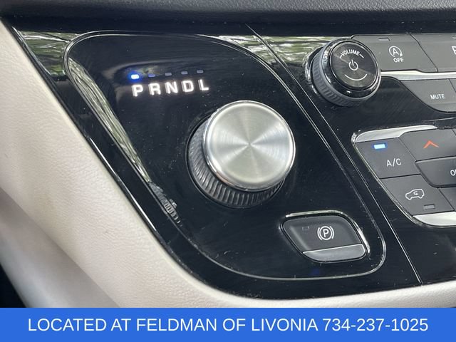 Used 2018 Chrysler Pacifica Touring-L w/ Premium Audio Group FWD image 15