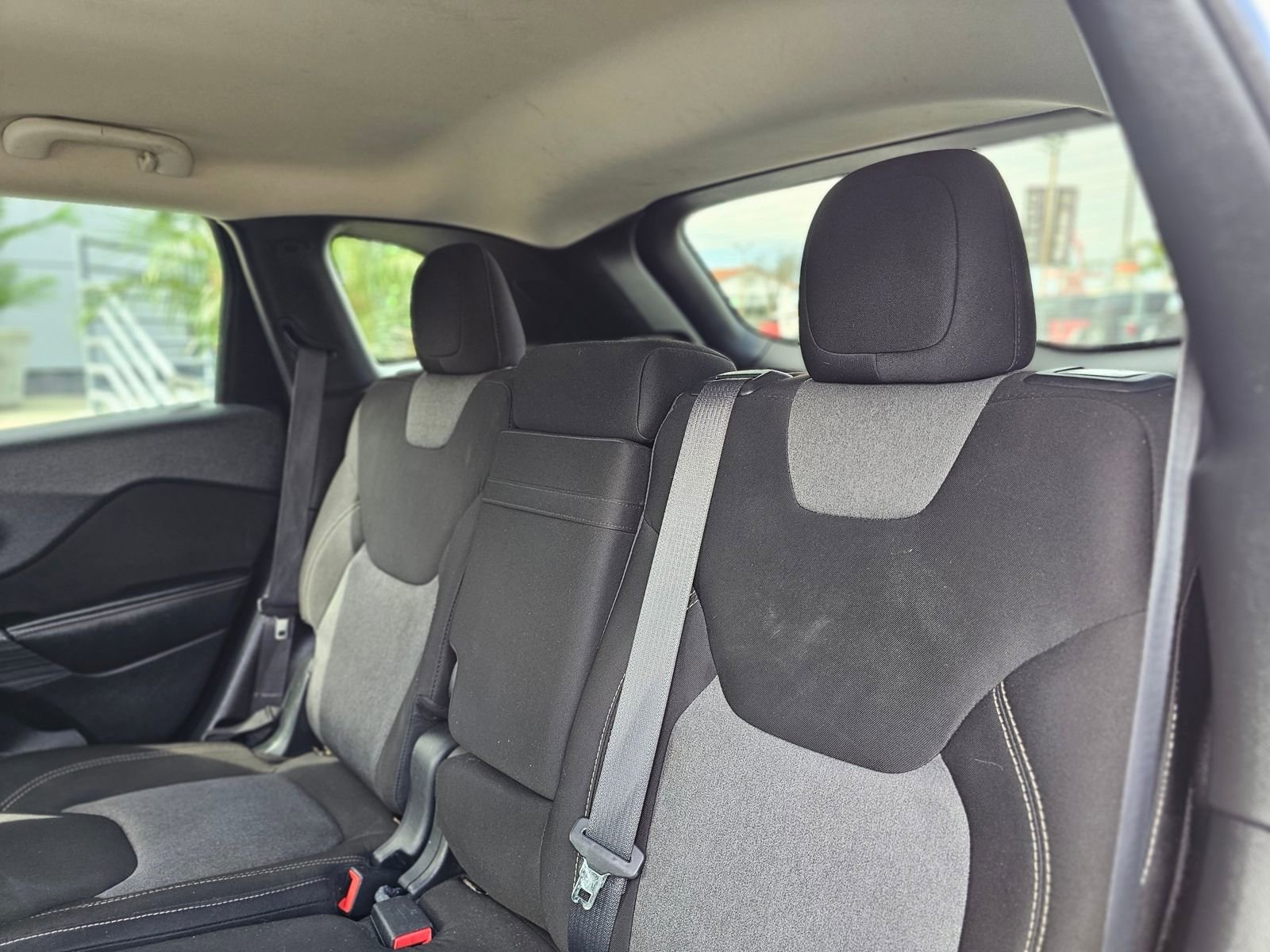 Used 2015 Jeep Cherokee Sport w/ Sport Appearance Group image 24