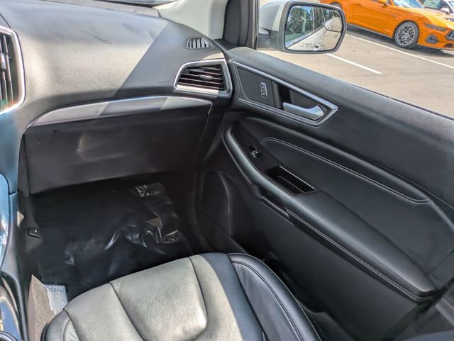 Used 2016 Ford Edge Titanium FWD image 17