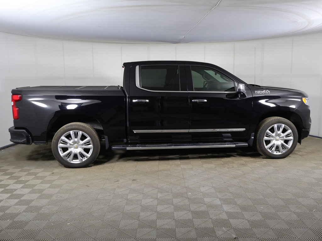 Used 2024 Chevrolet Silverado 1500 High Country w/ High Country Premium Package AWD/4WD image 18