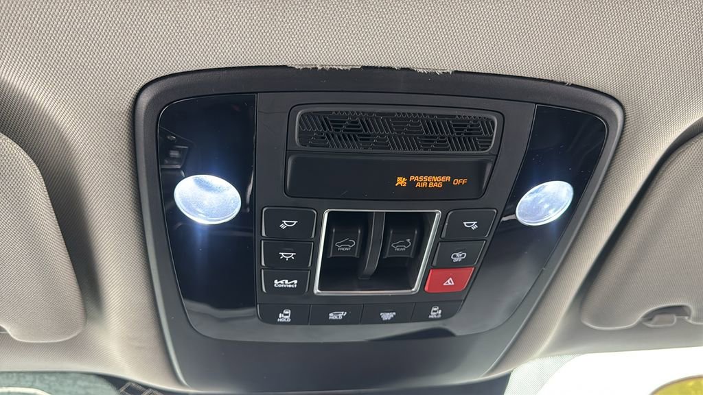 Used 2025 Kia Carnival SX Prestige image 31