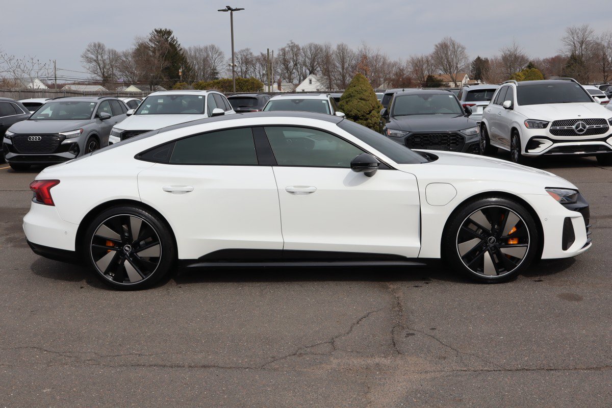 Used 2022 Audi RS e-tron GT w/ Carbon Performance Package AWD/4WD image 4