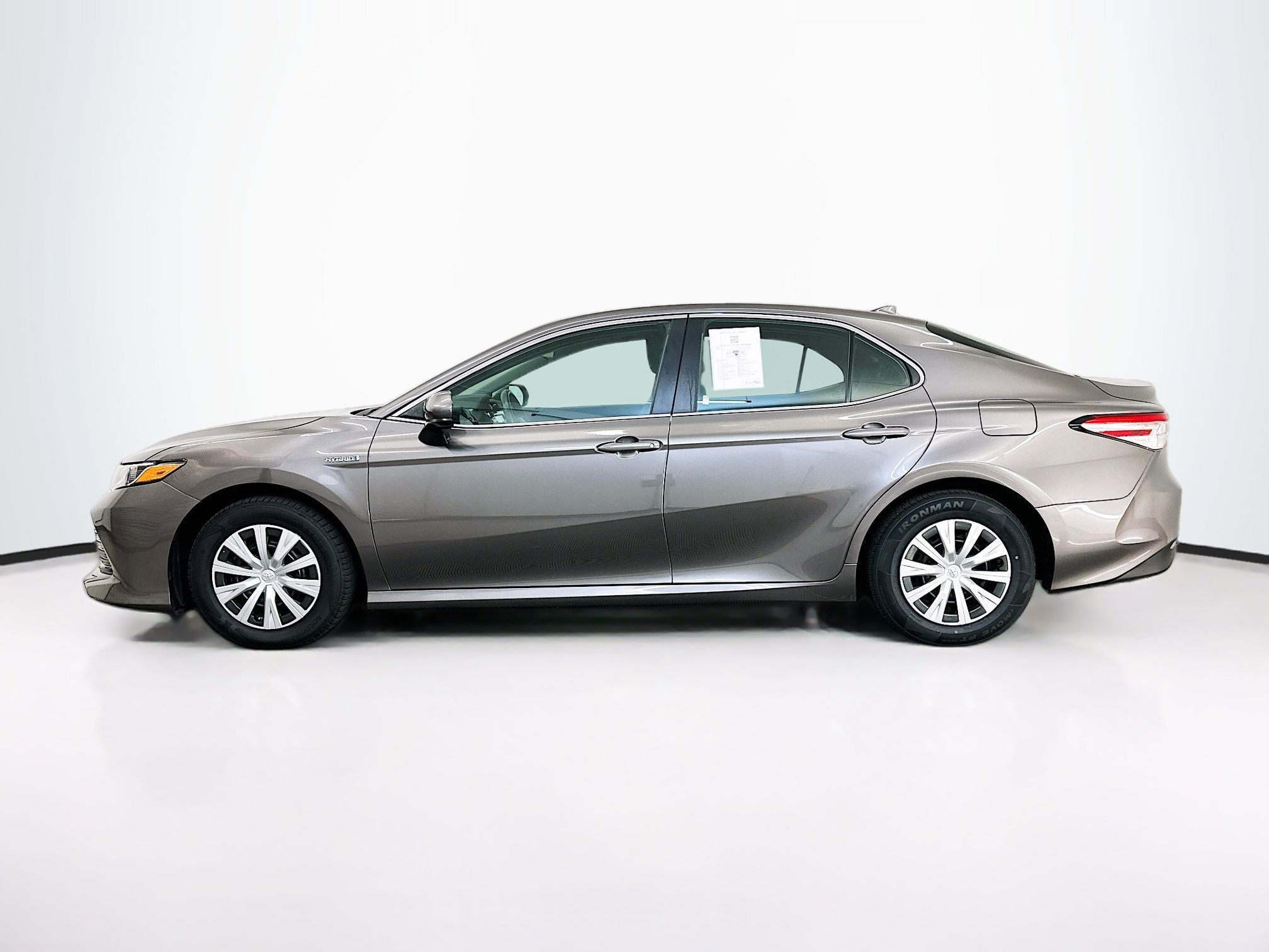 Used 2020 Toyota Camry LE image 4