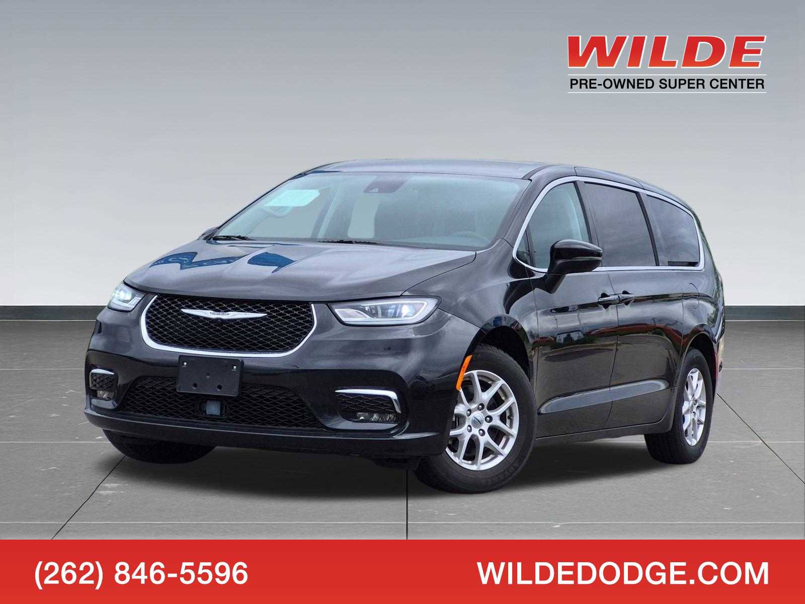 Used 2023 Chrysler Pacifica Touring-L FWD image 1