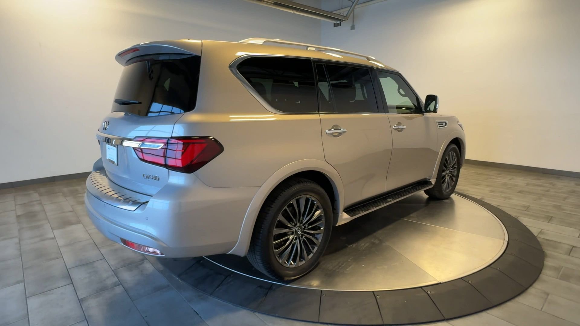 Certified 2023 INFINITI QX80 Sensory w/ Cargo Package AWD/4WD image 8