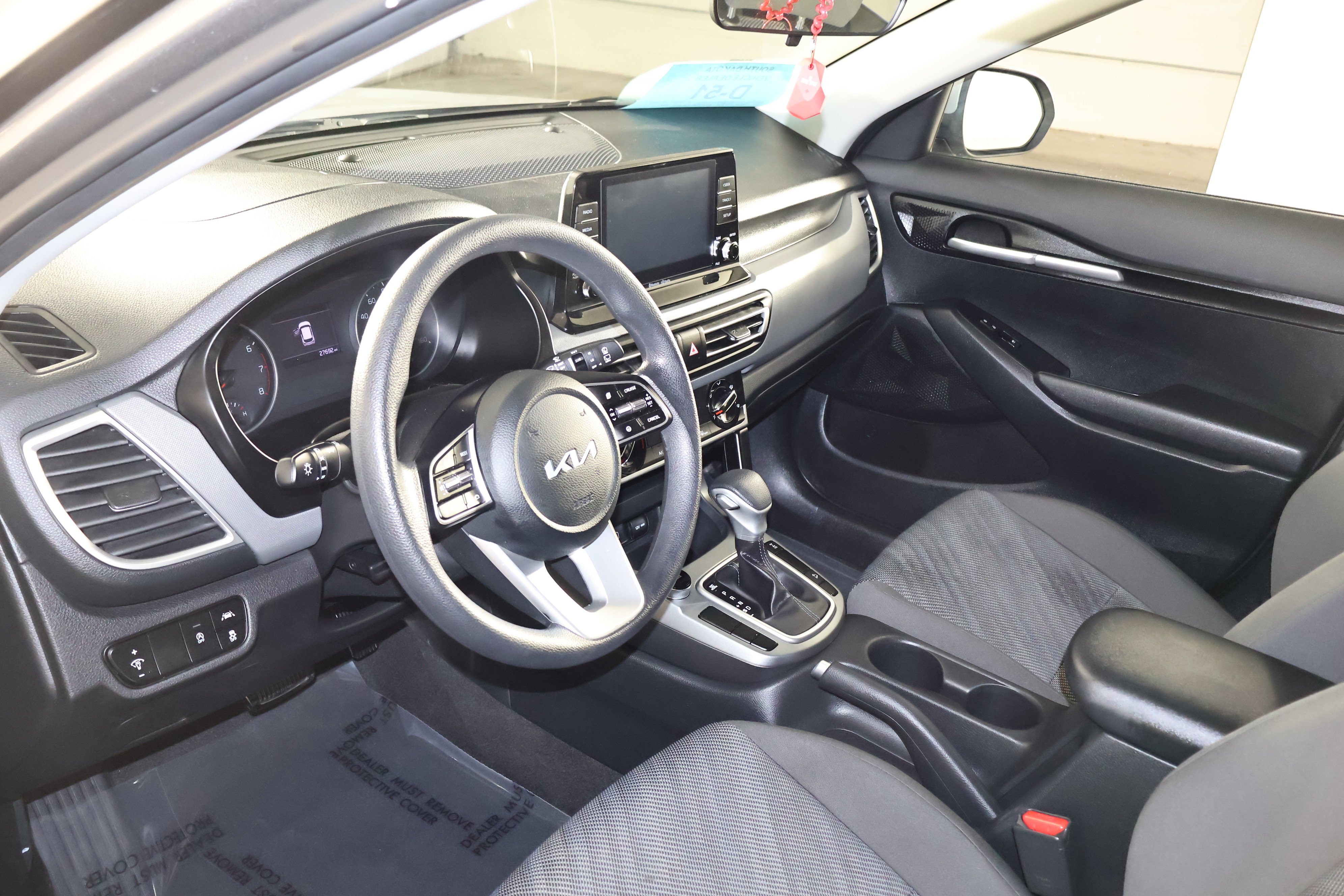 Used 2022 Kia Seltos LX image 2