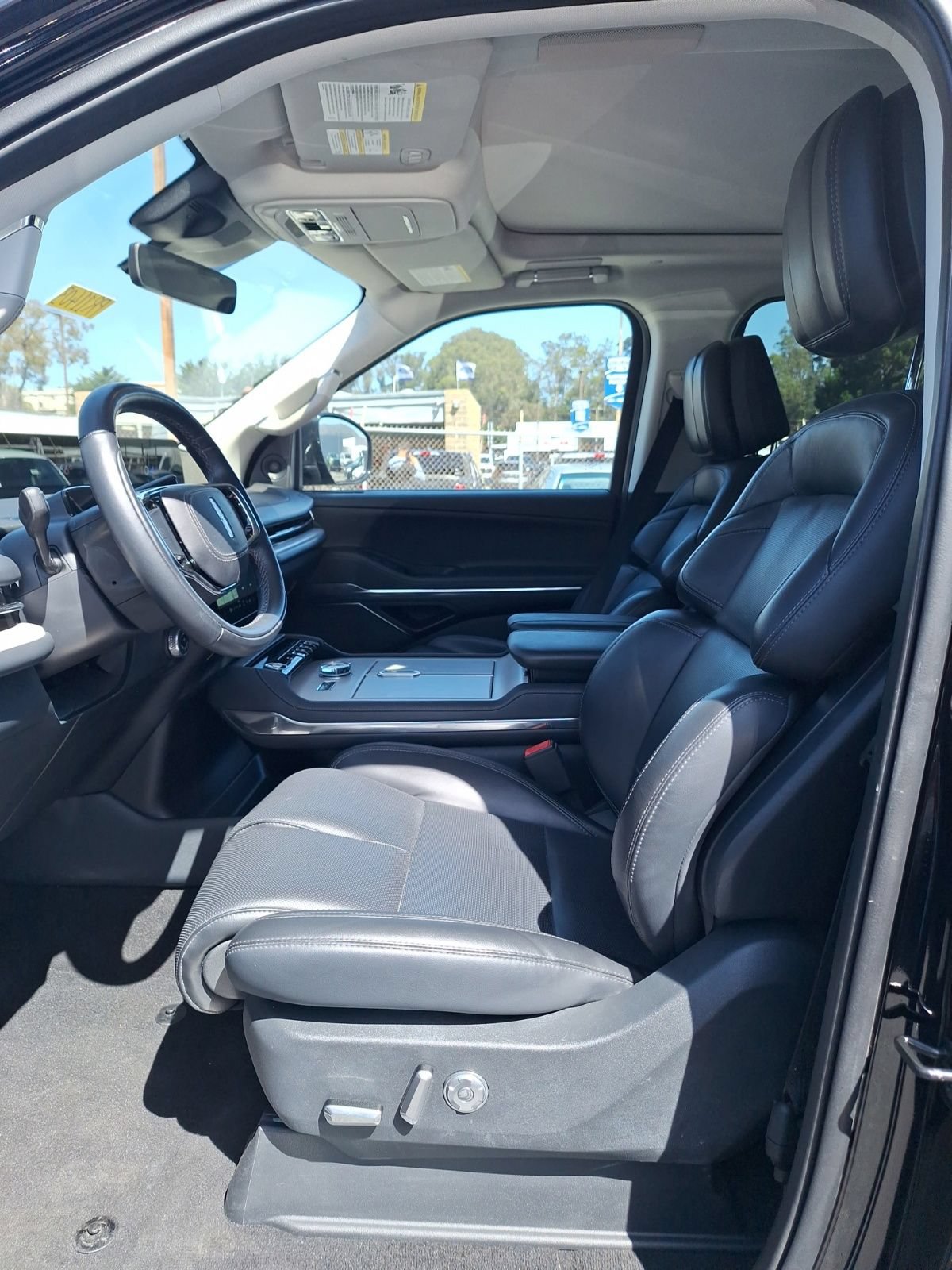 Used 2025 Lincoln Navigator Reserve AWD/4WD image 12