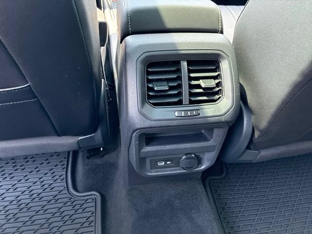 Used 2023 Volkswagen Tiguan SE w/ Panoramic Sunroof Package AWD/4WD image 15