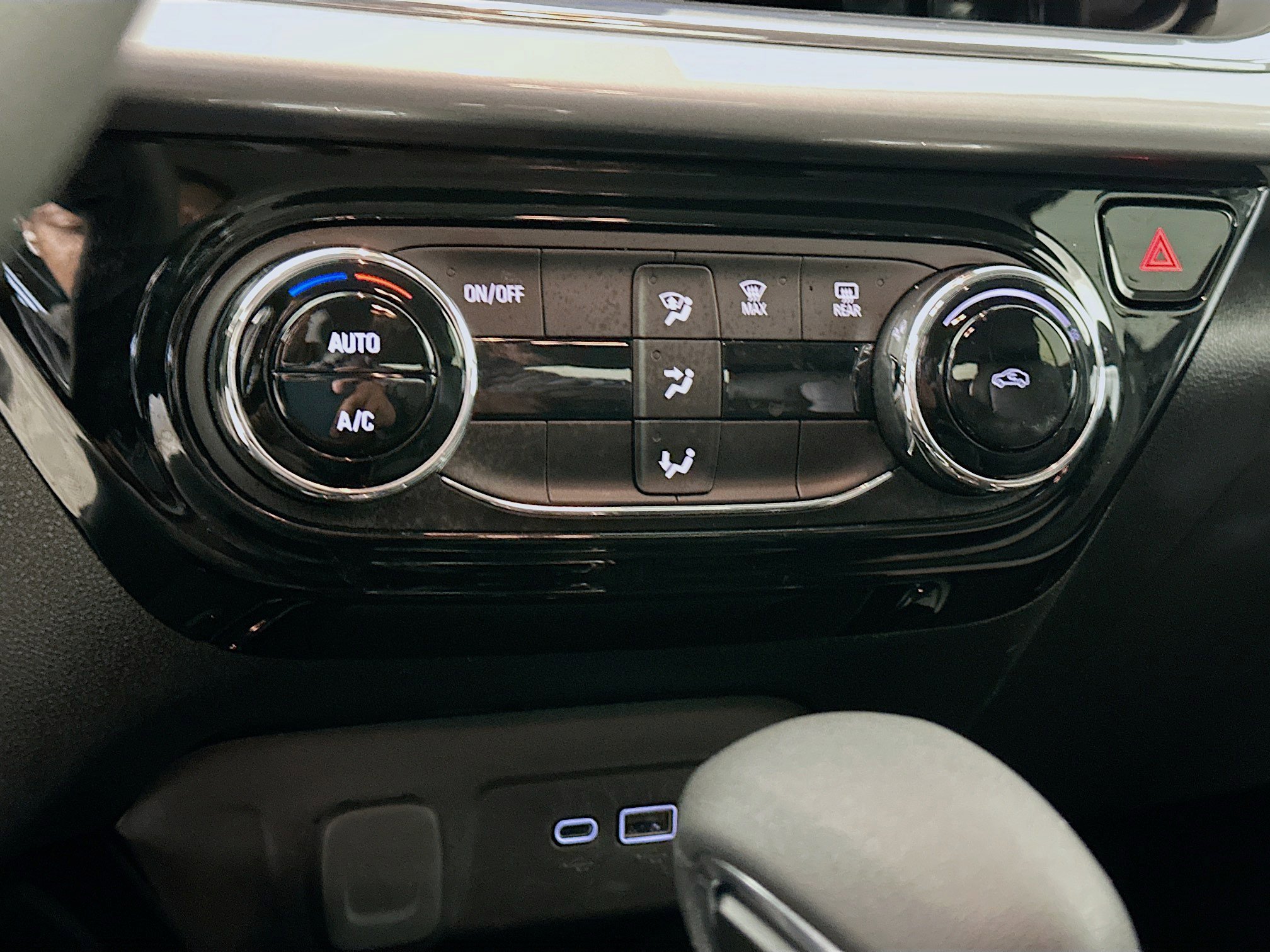 Used 2025 Chevrolet Trax LT image 23