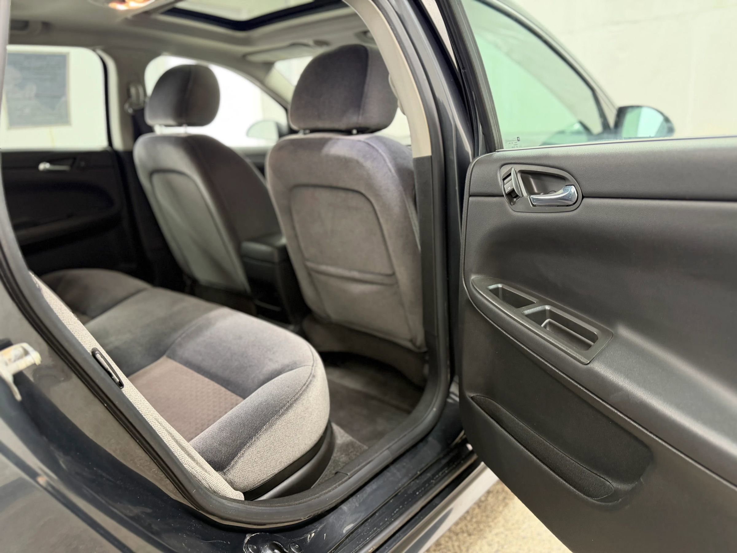 Used 2013 Chevrolet Impala LT w/ LT Sunroof Package FWD image 27