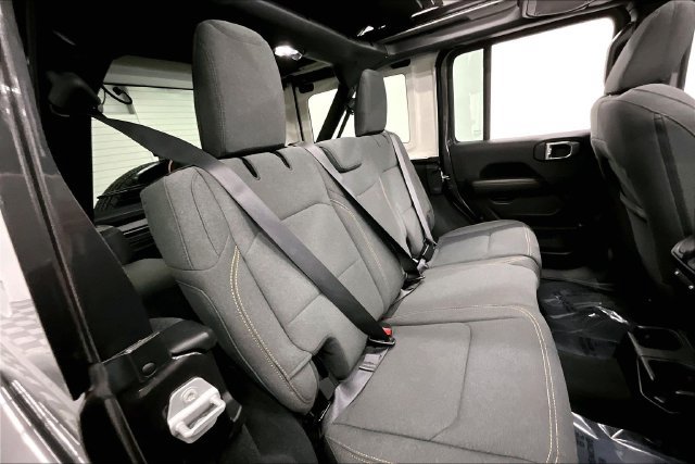 Used 2026 Jeep Wrangler Unlimited Sahara AWD/4WD image 27