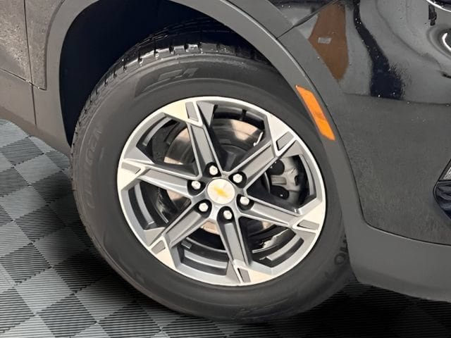 Certified 2025 Chevrolet Blazer LT FWD image 22