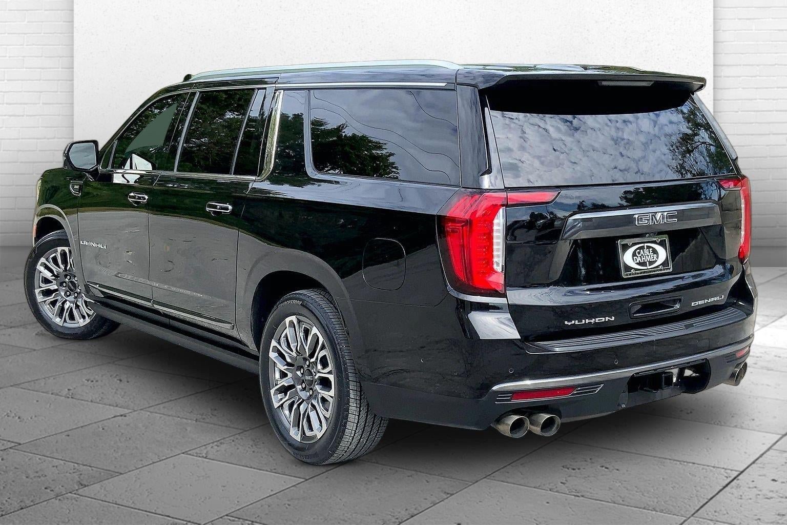 Used 2024 GMC Yukon XL Denali Ultimate AWD/4WD image 11